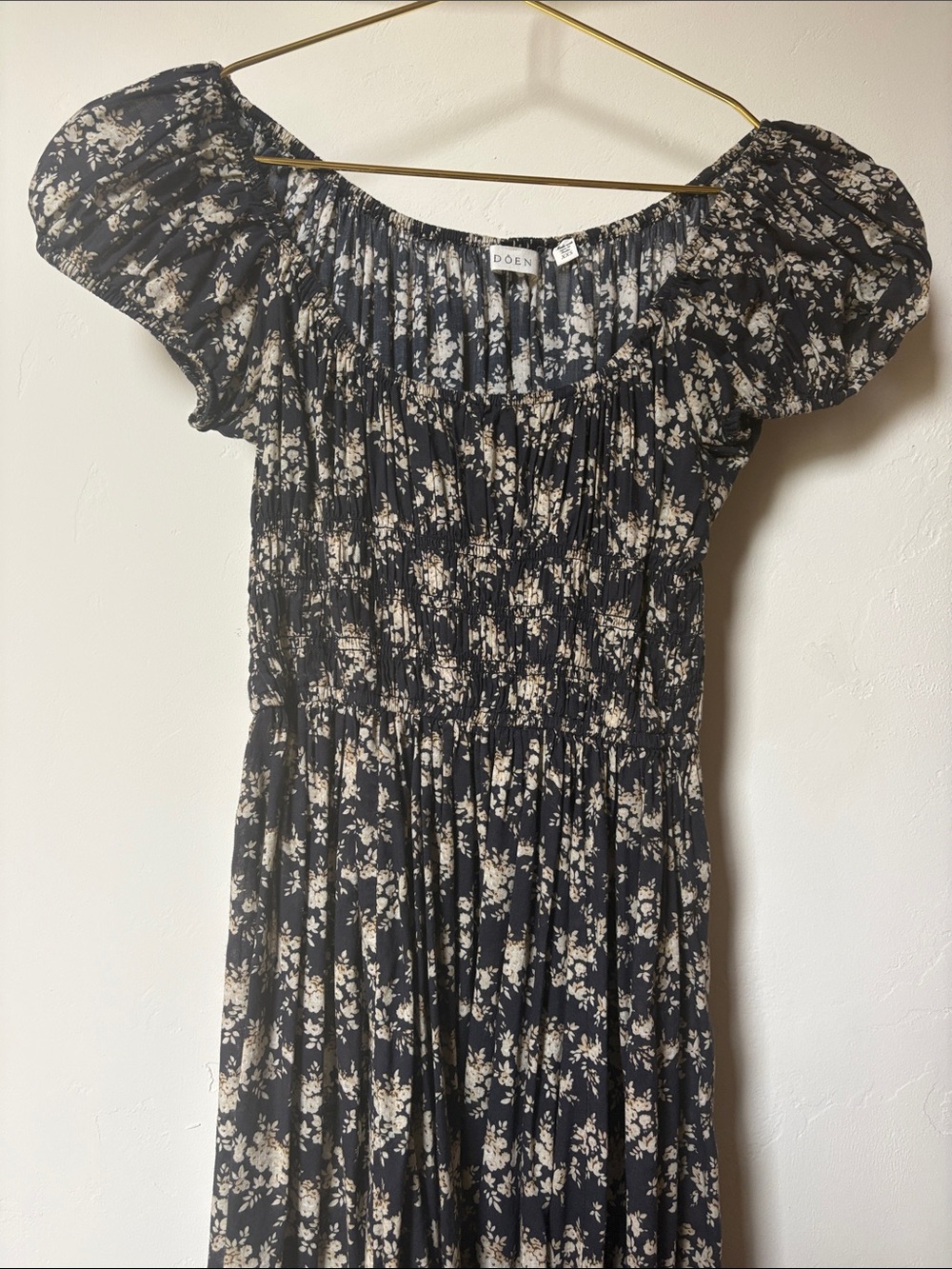 Doen Dark Gray/Navy and Cream Floral Puff Sleeve Midi Dress
